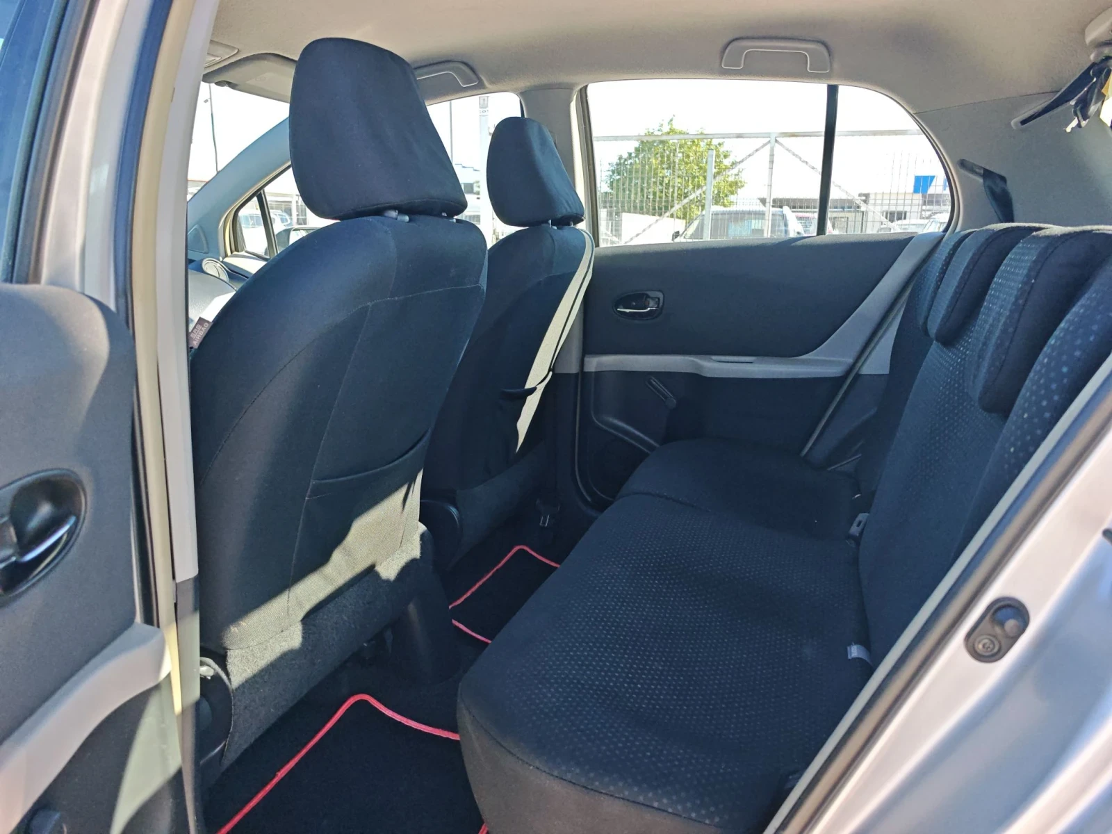 Toyota Yaris 1.0 73 К.С. БЕНЗИН! , снимка 12 - Автомобили и джипове - 56120304
