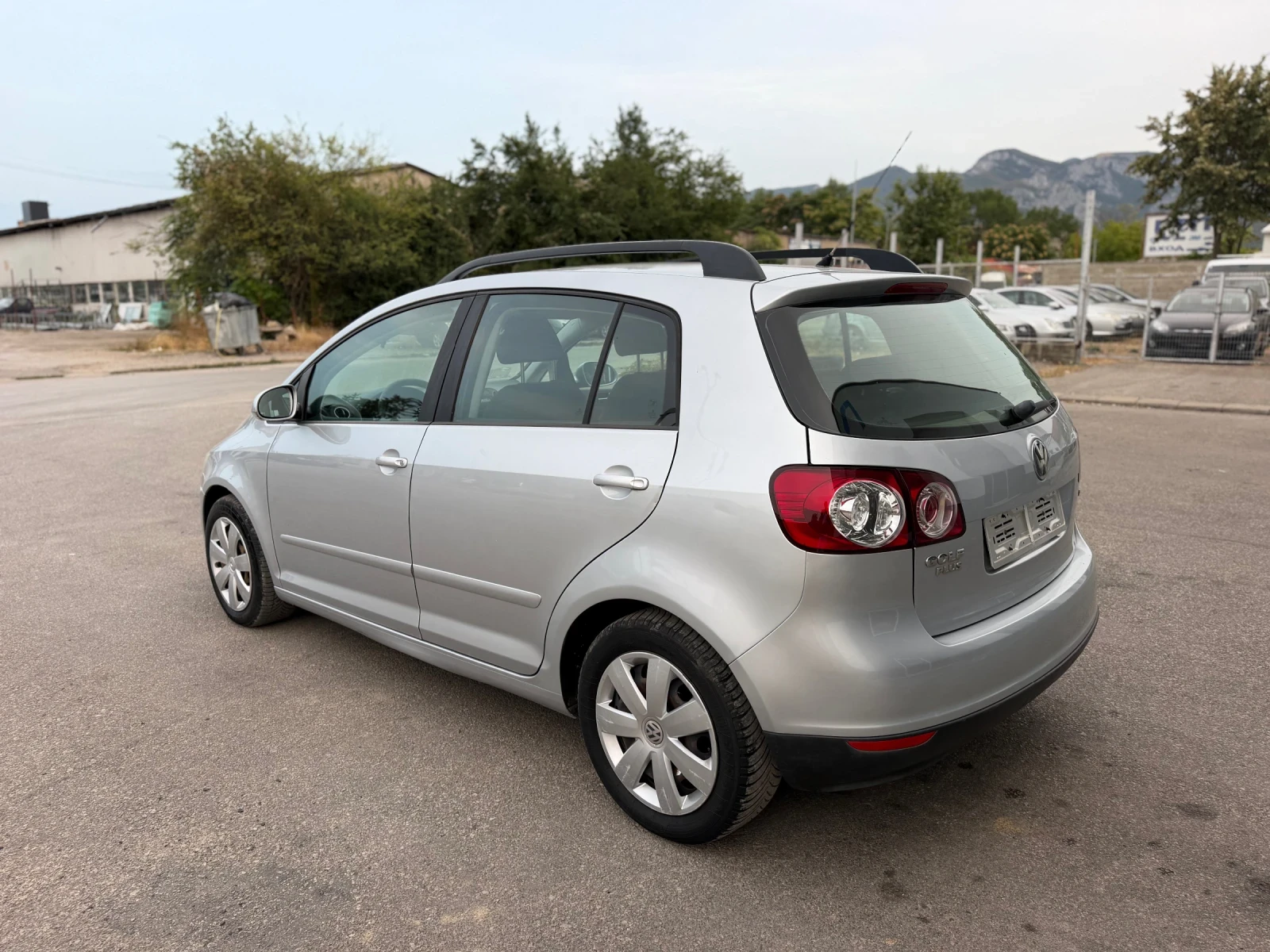 VW Golf Plus 1.6i 102кс , снимка 3 - Автомобили и джипове - 56155991