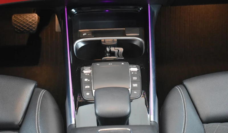 Mercedes-Benz GLB 200 Бензин Pano Mem WideSc, снимка 10 - Автомобили и джипове - 52662969