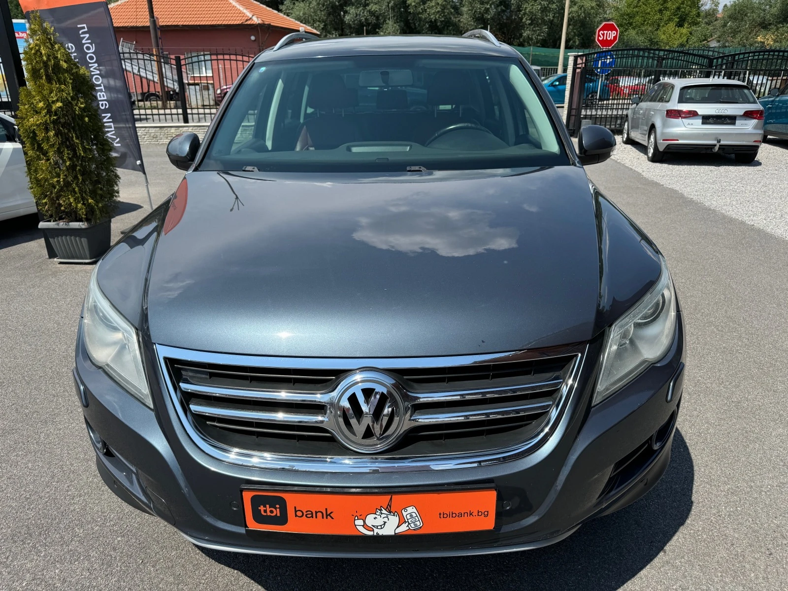 VW Tiguan 2.0 4X4 R-LINE - изображение 2