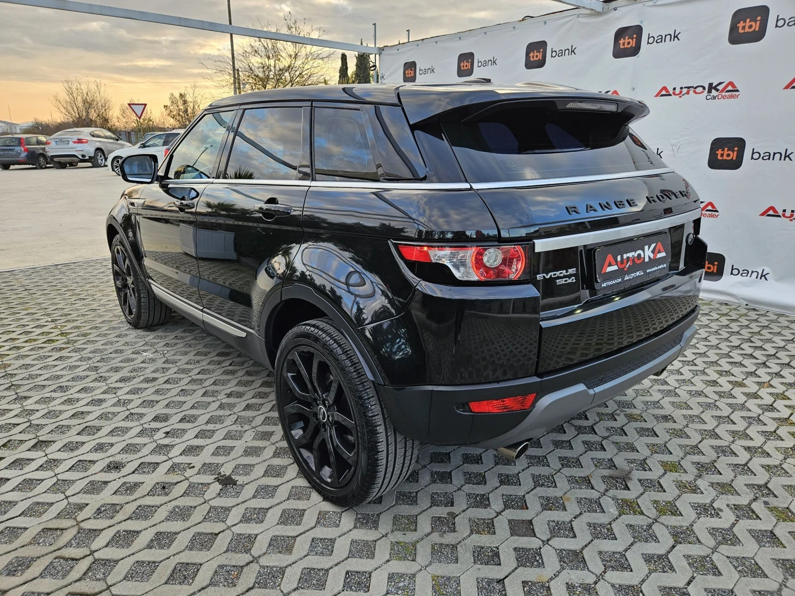 Land Rover Evoque 2.2D-190кс= АВТОМАТ= 4х4= КАМЕРА= КОЖА= ЛЕД - изображение 5