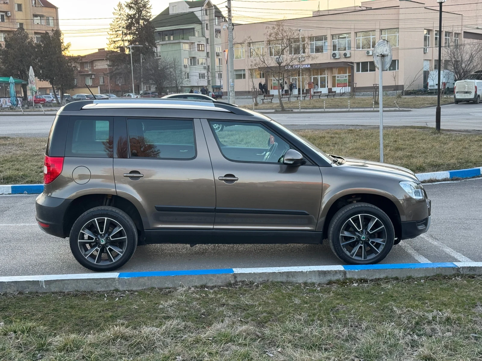 Skoda Yeti 2.0TDi 4x4 147000км.-Сервизна книжка Euro 5b - изображение 4