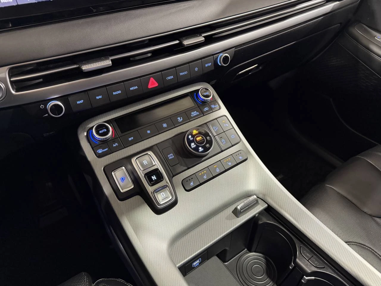 Hyundai Palisade URBAN* 7-SEATS* DISTRONIC* CAMERA* AWD, снимка 10 - Автомобили и джипове - 54791016