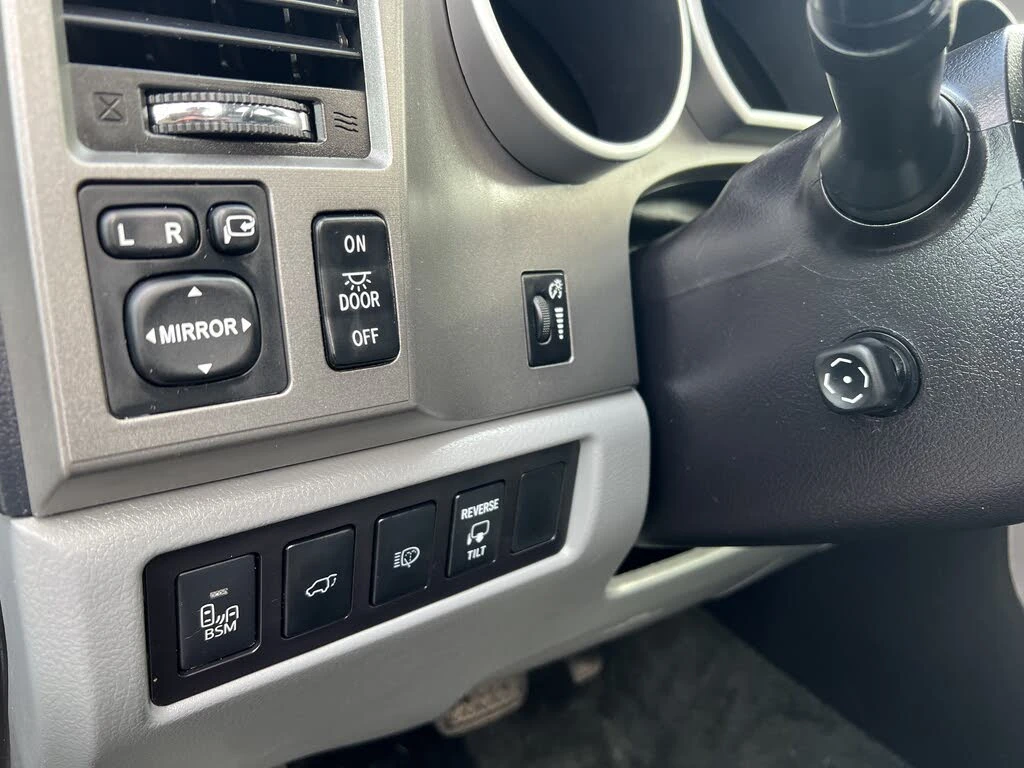 Toyota Sequoia Limited 4WD, снимка 11 - Автомобили и джипове - 54852347