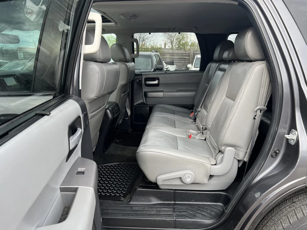 Toyota Sequoia Limited 4WD, снимка 9 - Автомобили и джипове - 54852347