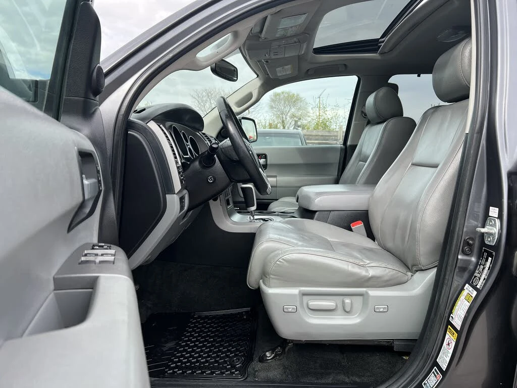 Toyota Sequoia Limited 4WD, снимка 8 - Автомобили и джипове - 54852347