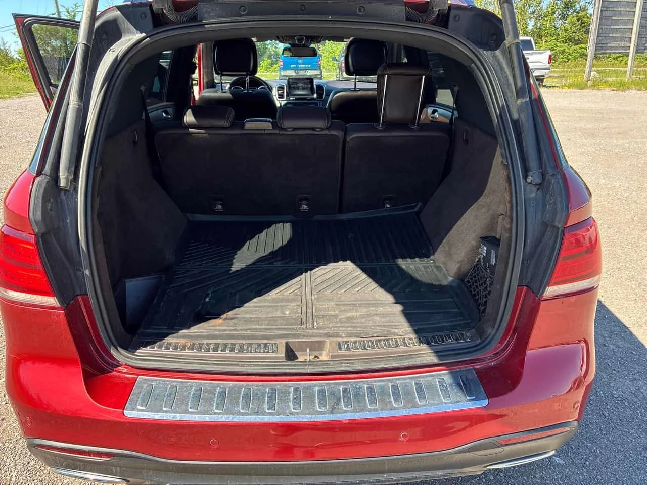 Mercedes-Benz GLE 350 350d/CARFAX/360 КАМЕРА/ПОДГРЕВ/ПАМЕТ/ПАНО/КЛИП, снимка 13 - Автомобили и джипове - 54974157