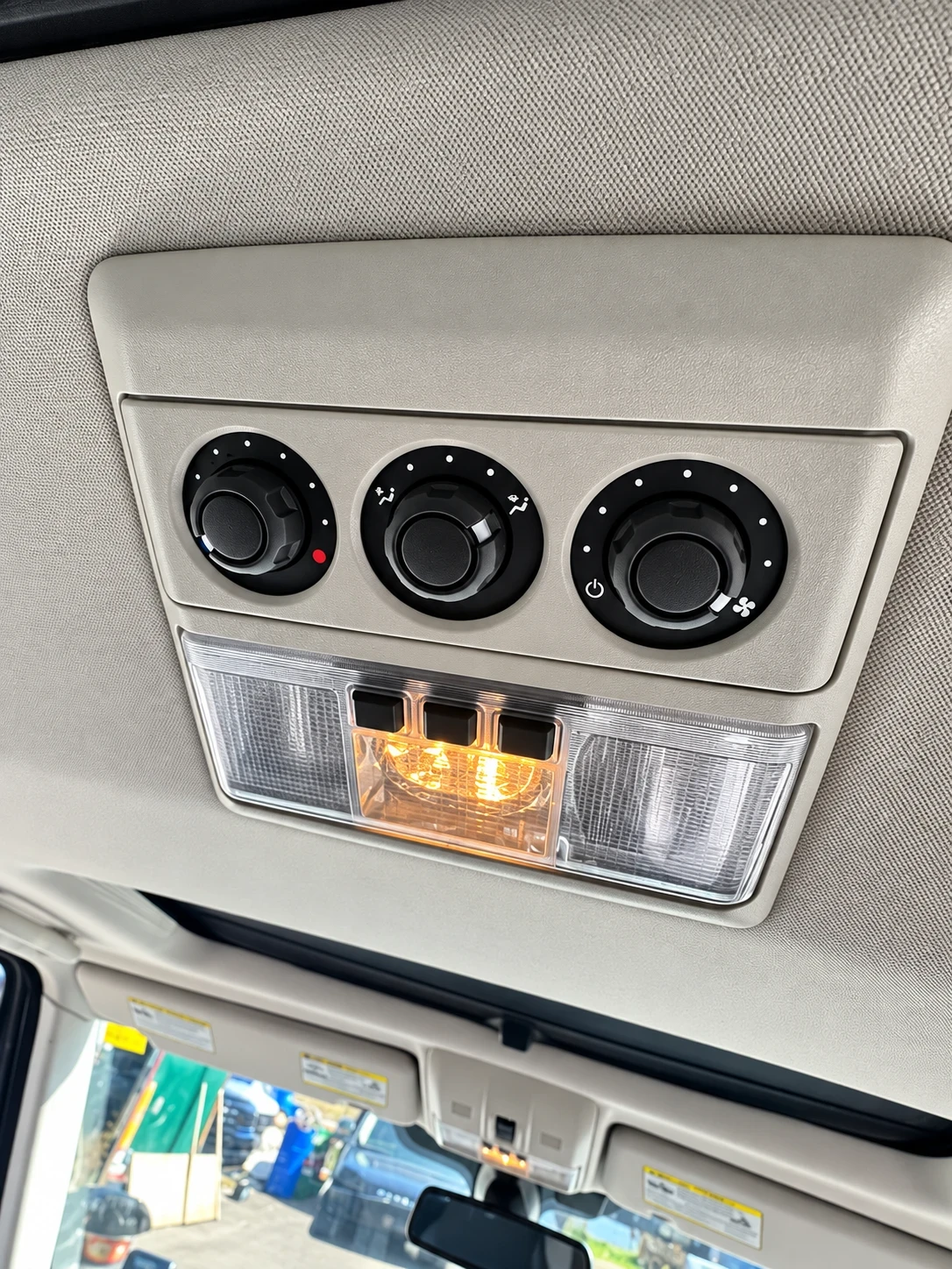 Land Rover Discovery 3.0 Supercharged HSE, снимка 12 - Автомобили и джипове - 56060261