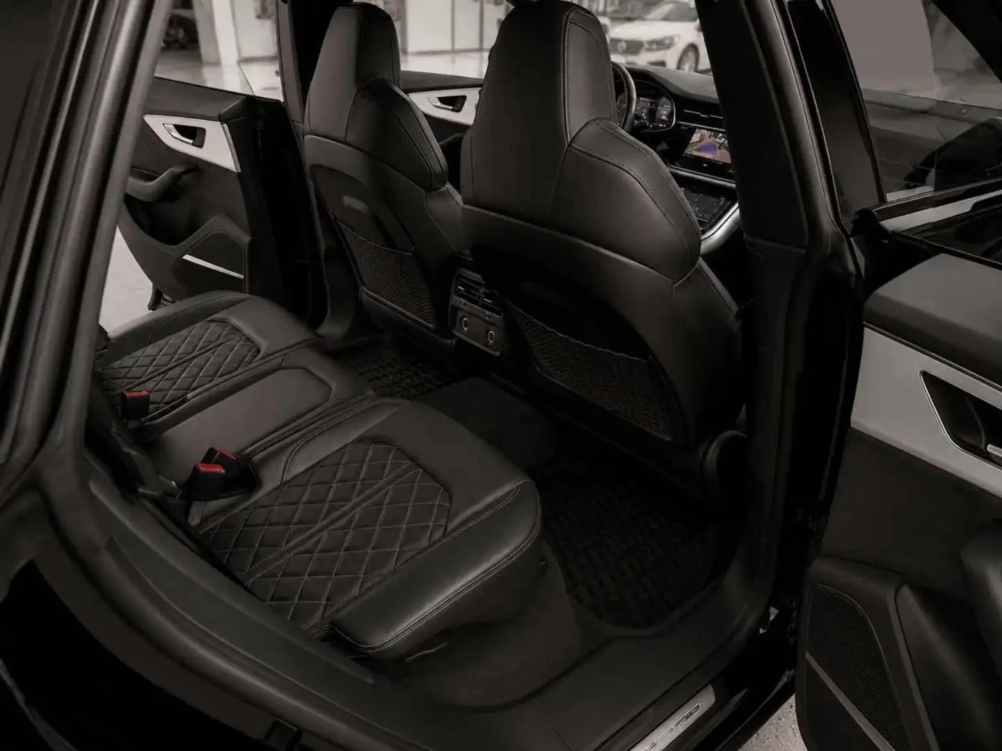 Audi SQ8 4.0 TDI V8 Quattro, снимка 8 - Автомобили и джипове - 56096869
