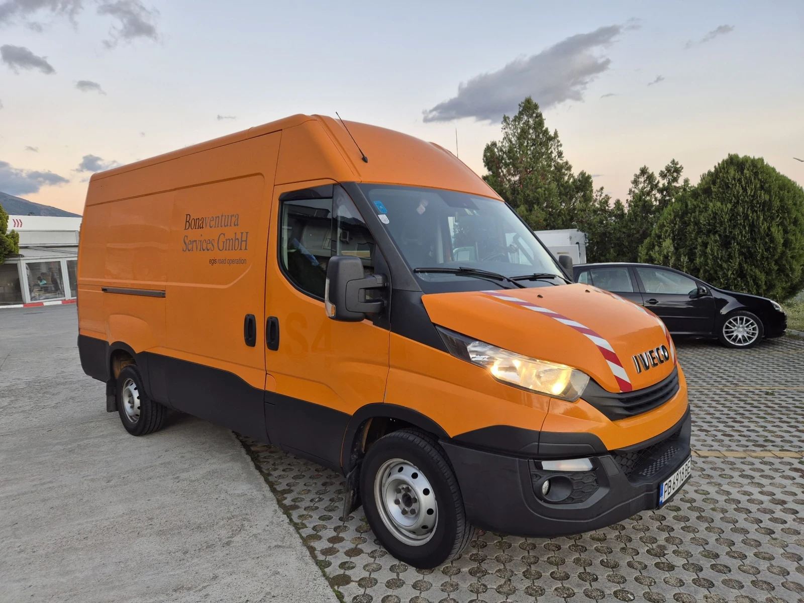 Iveco 35c17 ПЕЧКА! 2 СПАЛНИ ЛЕГЛА! 2 СТРАНИЧНИ ВРАТИ!, снимка 1