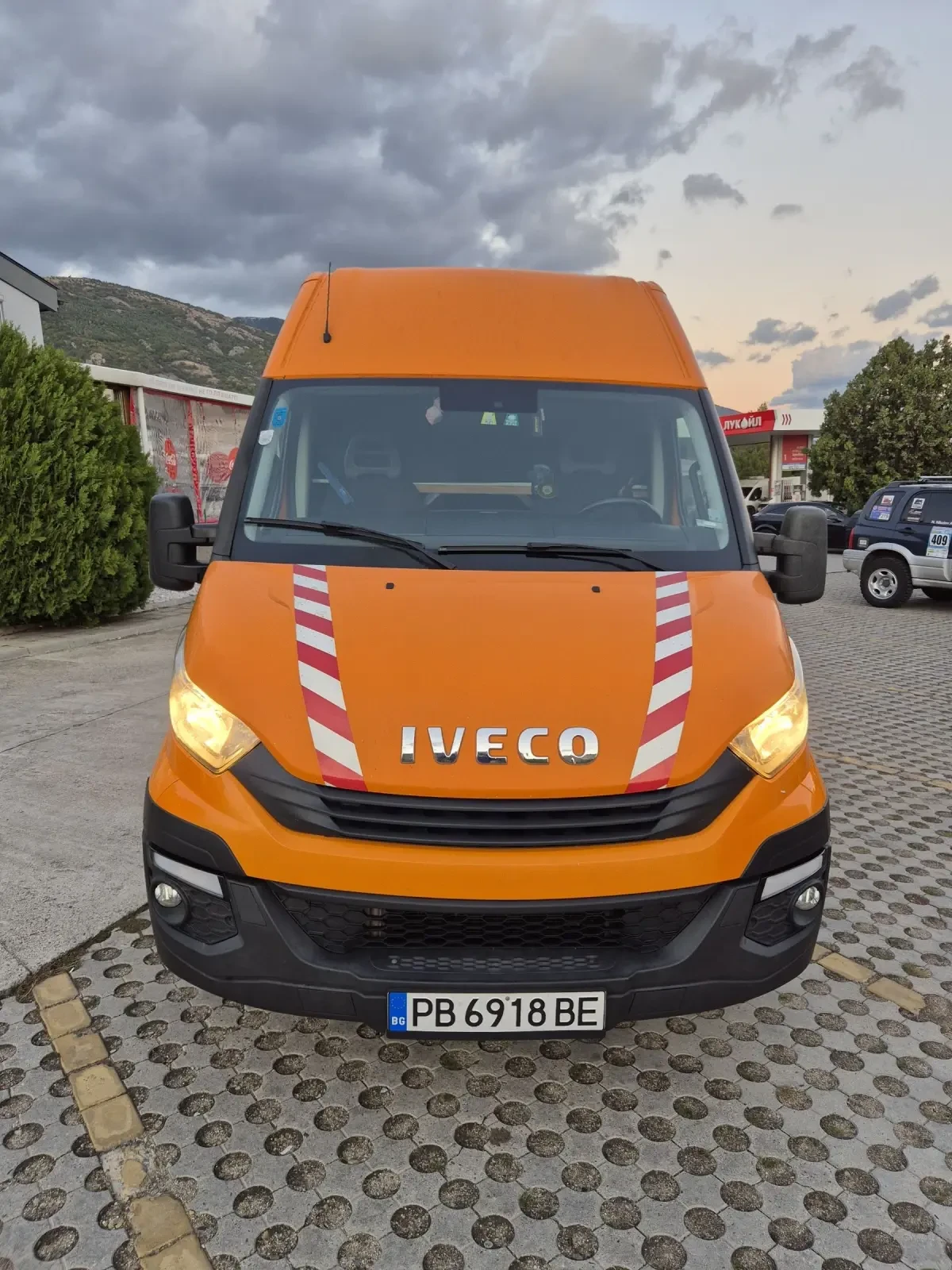 Iveco 35c17 ПЕЧКА! 2 СПАЛНИ ЛЕГЛА! 2 СТРАНИЧНИ ВРАТИ! - изображение 2