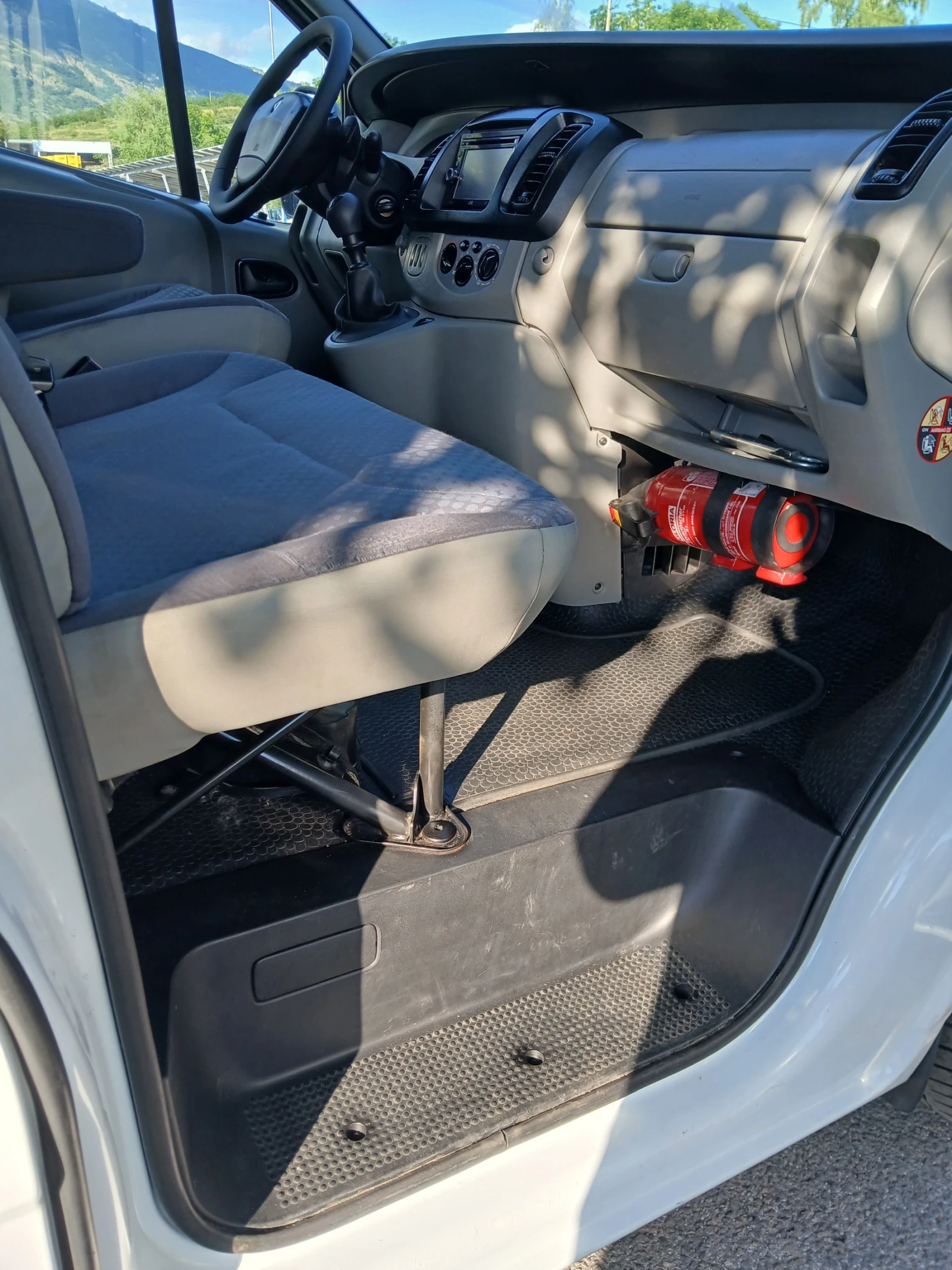 Renault Trafic 2.0TDCI, снимка 7 - Бусове и автобуси - 54845450