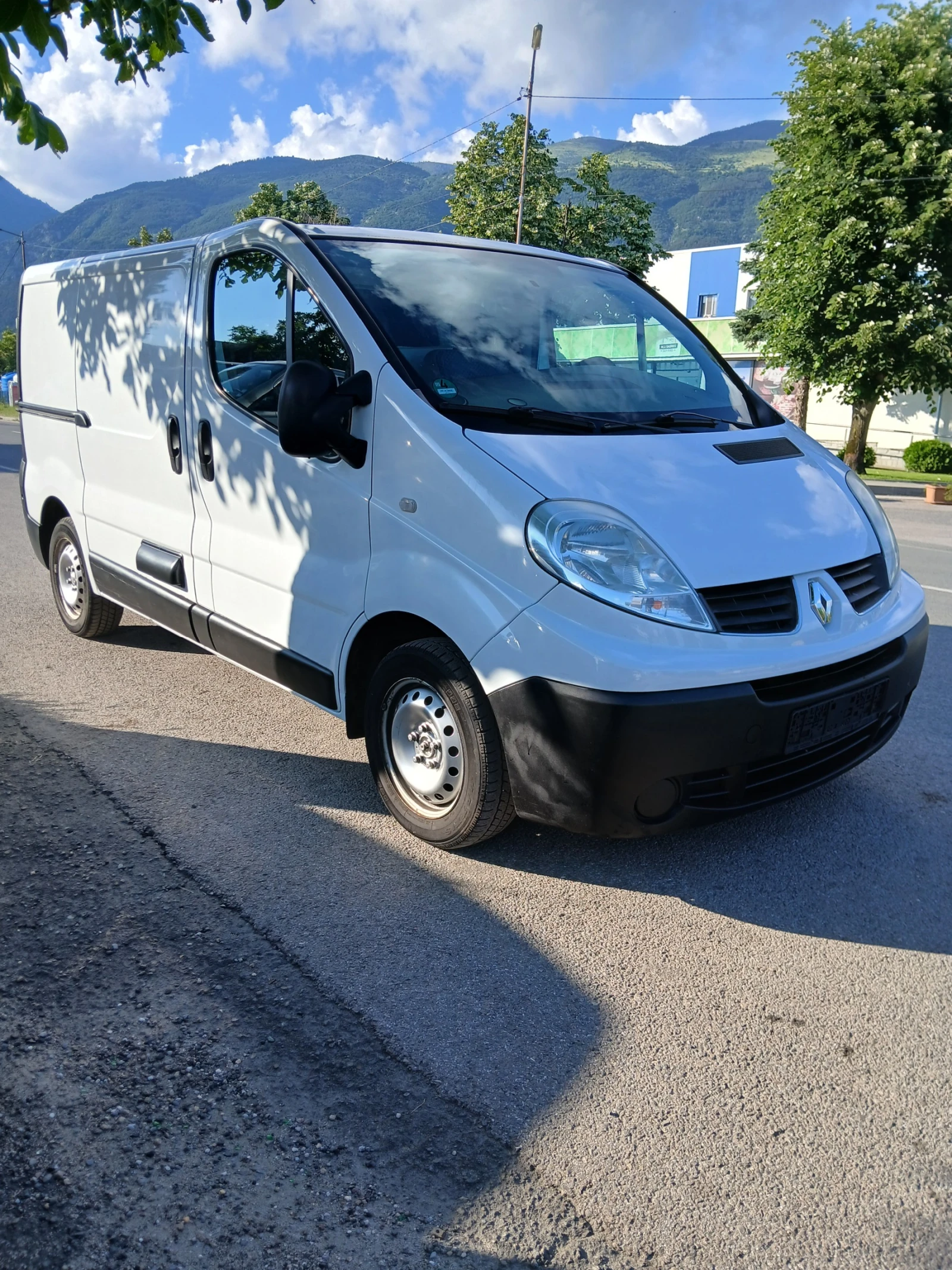 Renault Trafic 2.0TDCI, снимка 2 - Бусове и автобуси - 54845450