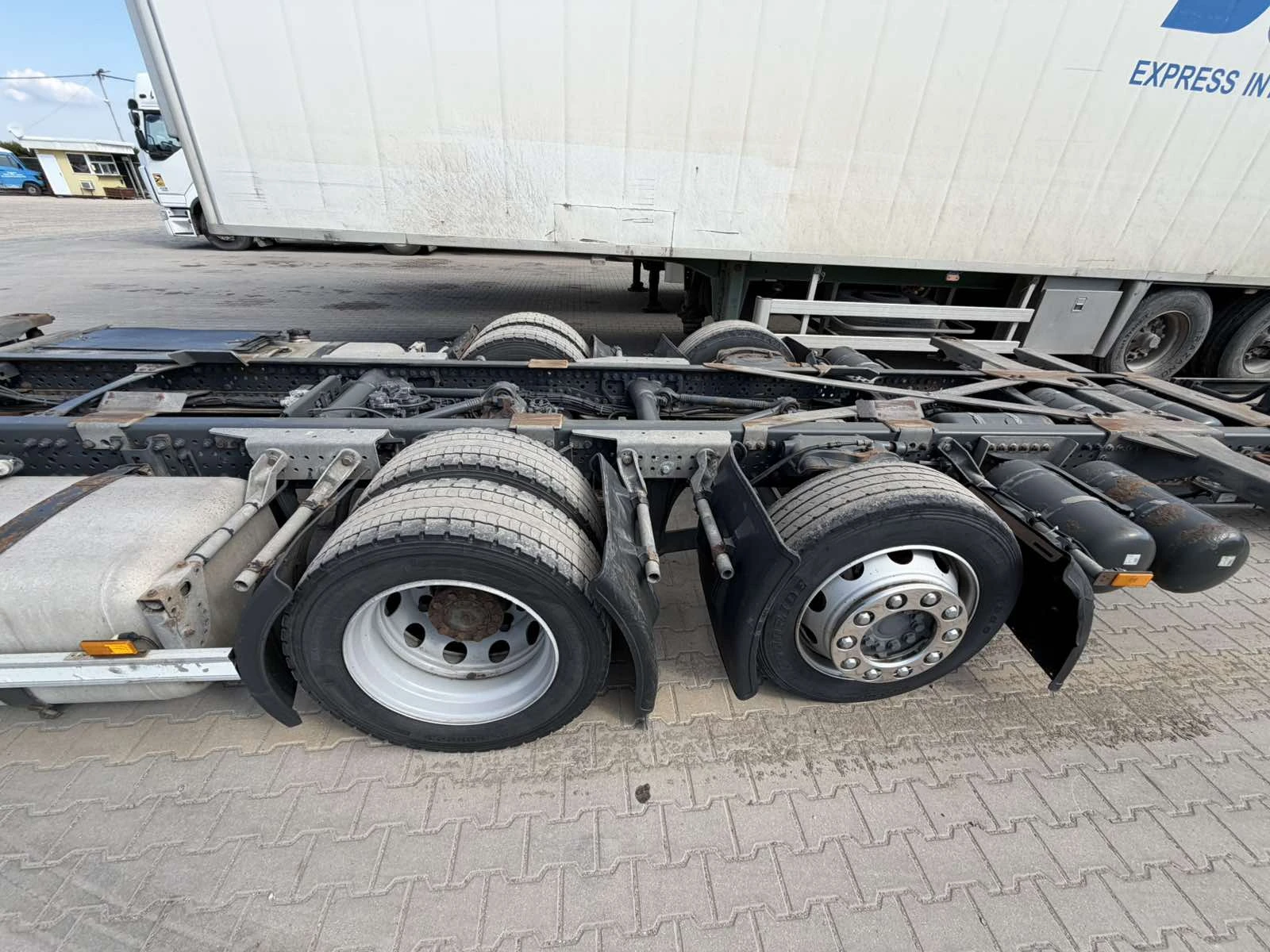 Mercedes-Benz Actros 2542 хенгер, снимка 5 - Камиони - 54501323