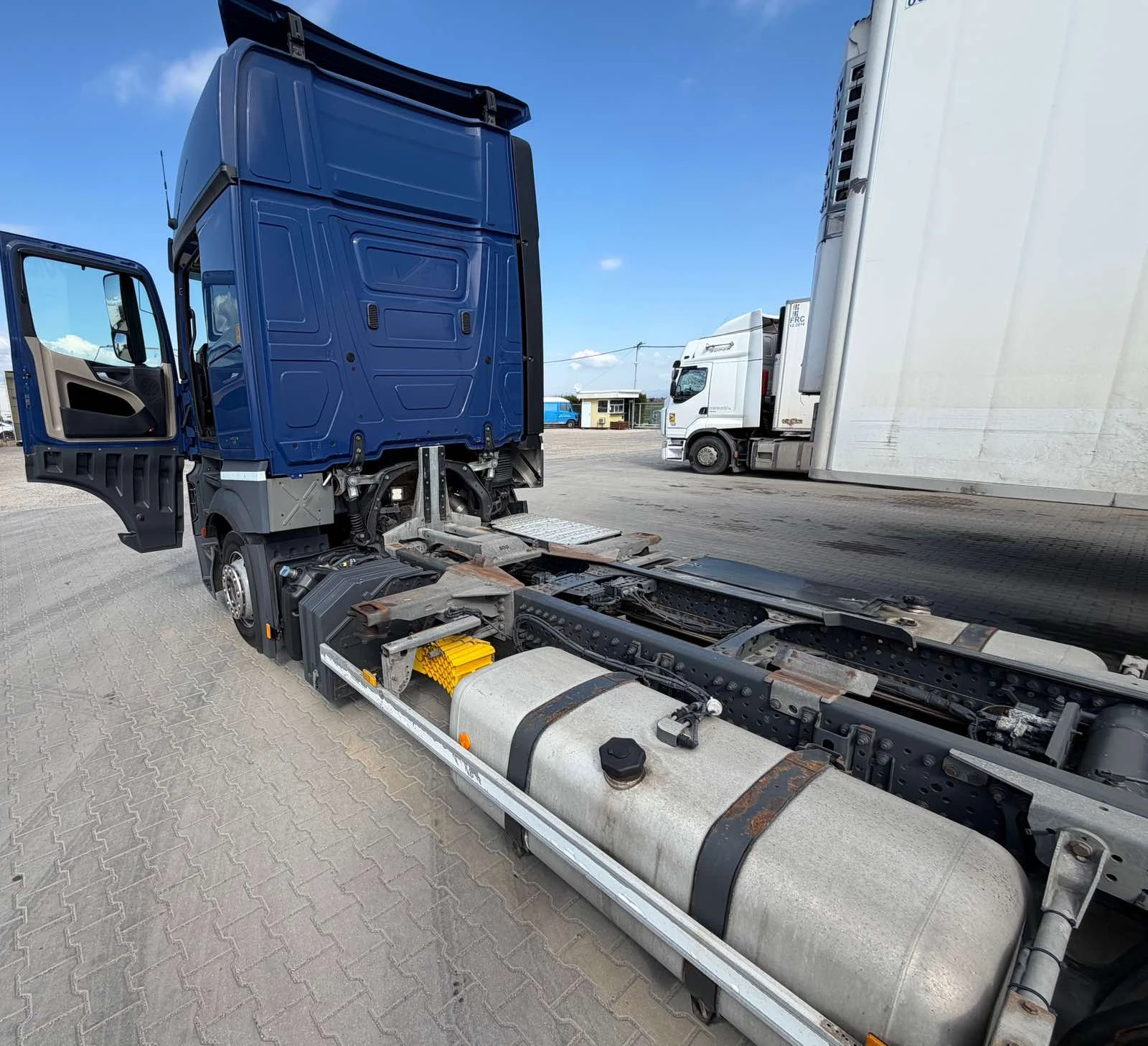 Mercedes-Benz Actros 2542 хенгер, снимка 4 - Камиони - 54501323