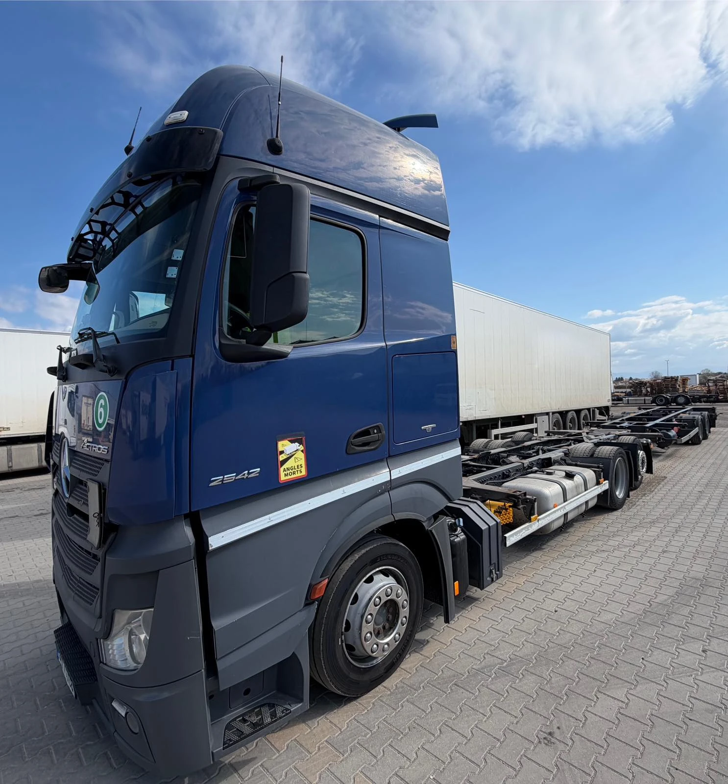 Mercedes-Benz Actros 2542 хенгер, снимка 2 - Камиони - 54501323