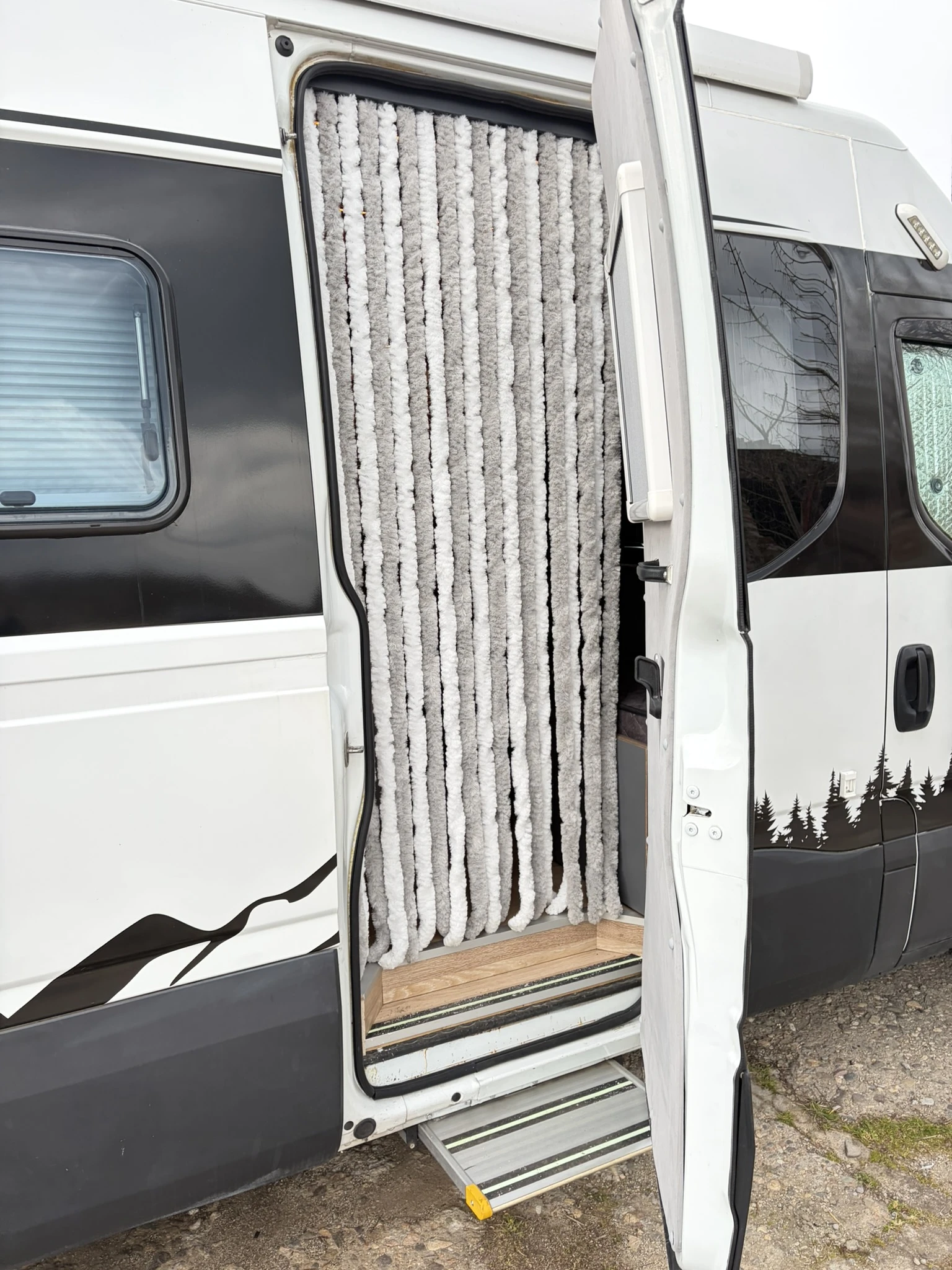 Кемпер Други Iveco Daily 35S180 Hi-Matic Adventure Edition, снимка 14 - Каравани и кемпери - 53919549