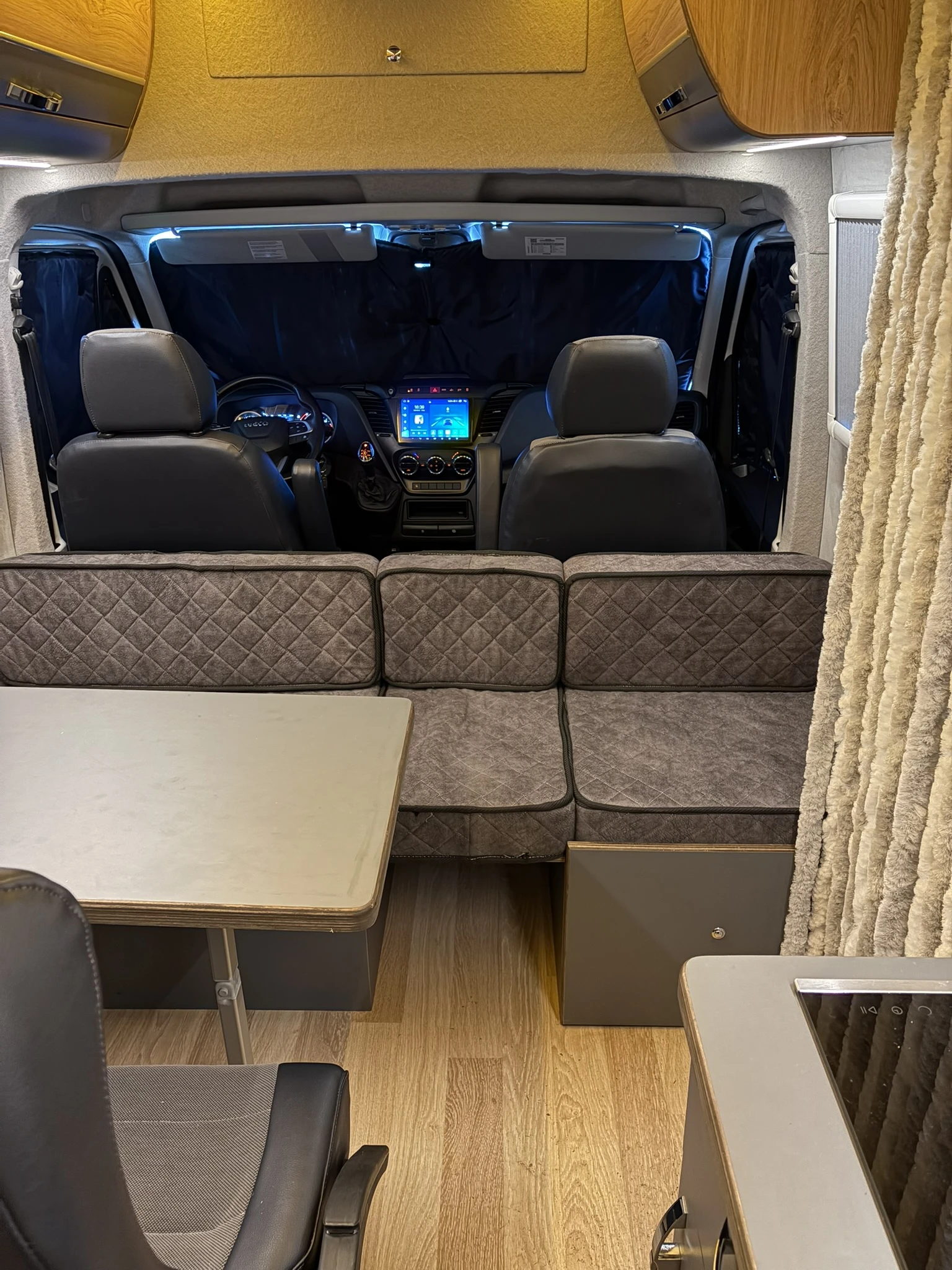 Кемпер Други Iveco Daily 35S180 Hi-Matic Adventure Edition, снимка 3 - Каравани и кемпери - 53919549