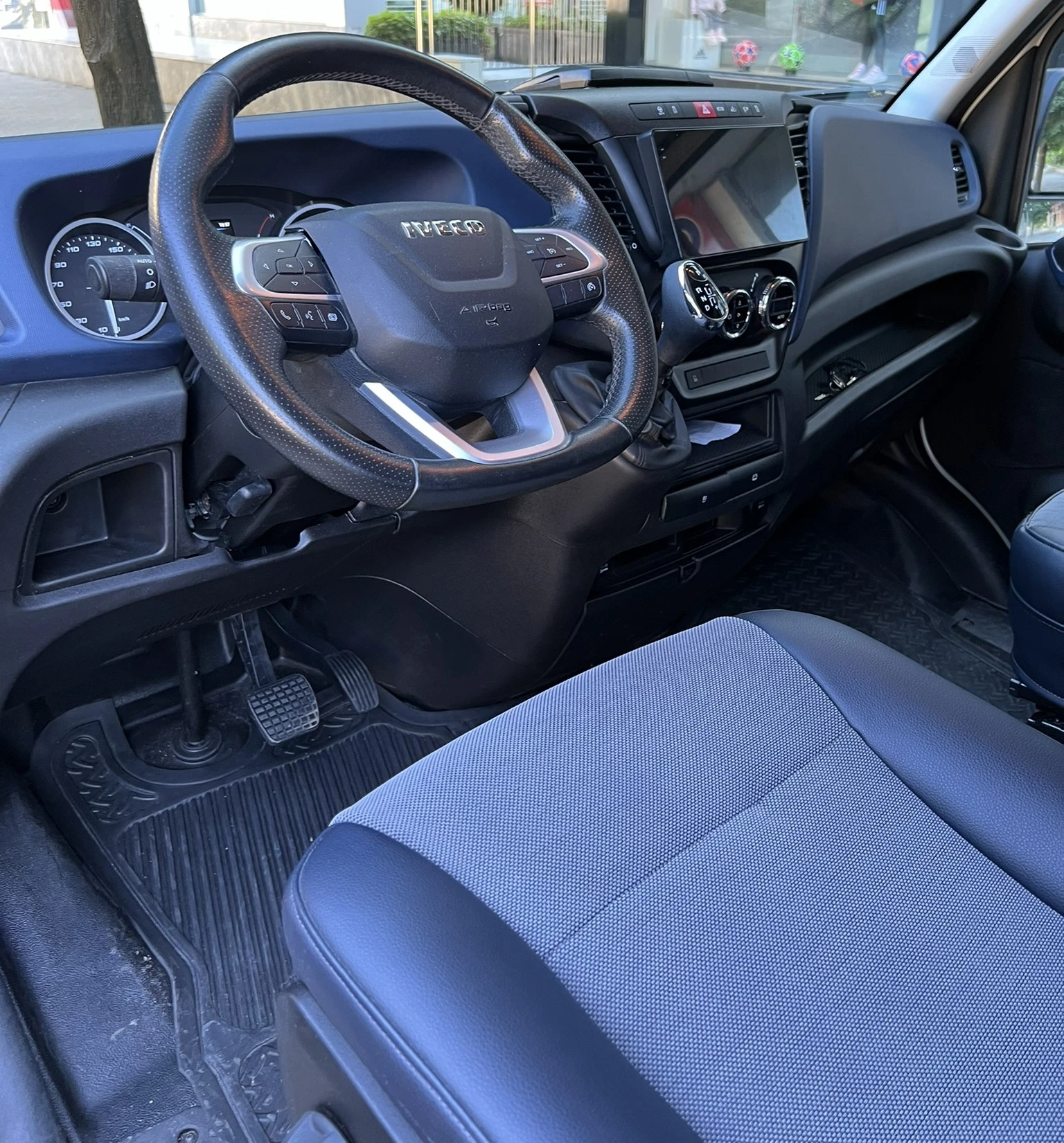 Кемпер Други Iveco Daily 35S180 Hi-Matic Adventure Edition, снимка 5 - Каравани и кемпери - 53919549