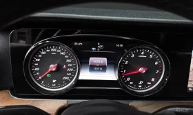 Mercedes-Benz E 300 4MATIC* ПОДГРЕВ* 360КАМЕРА* КЕЙЛЕС, снимка 12
