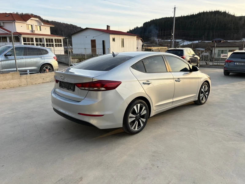 Hyundai Elantra 2.0 автоматик, снимка 4 - Автомобили и джипове - 49124873