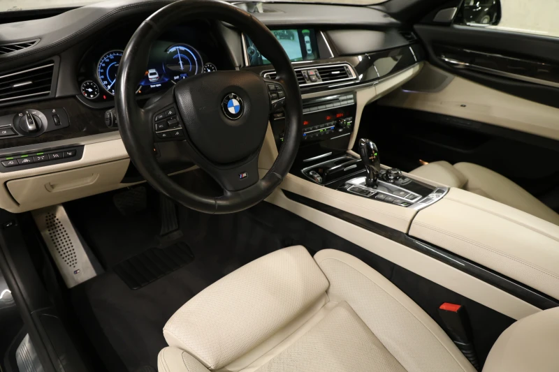 BMW 750 xDrive M Sport Paket, снимка 7 - Автомобили и джипове - 51424938