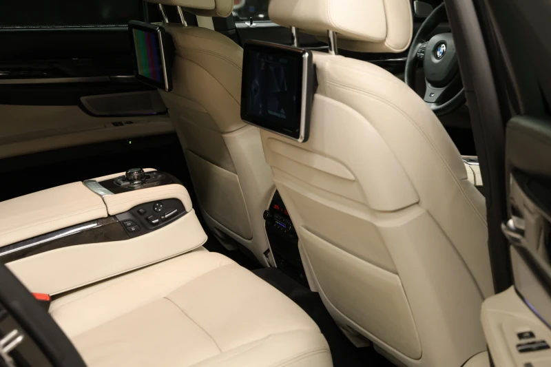 BMW 750 xDrive M Sport Paket, снимка 16 - Автомобили и джипове - 51424938