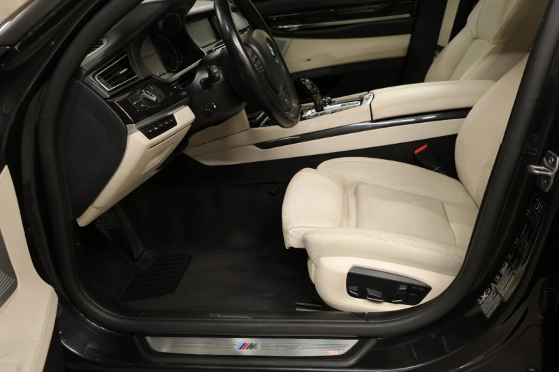 BMW 750 xDrive M Sport Paket, снимка 6 - Автомобили и джипове - 51424938