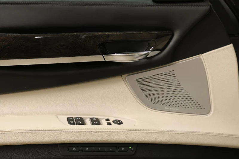 BMW 750 xDrive M Sport Paket, снимка 5 - Автомобили и джипове - 51424938