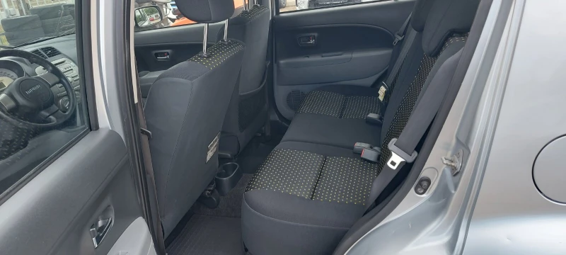 Daihatsu Sirion 1.3I 4X4, снимка 6 - Автомобили и джипове - 51618534