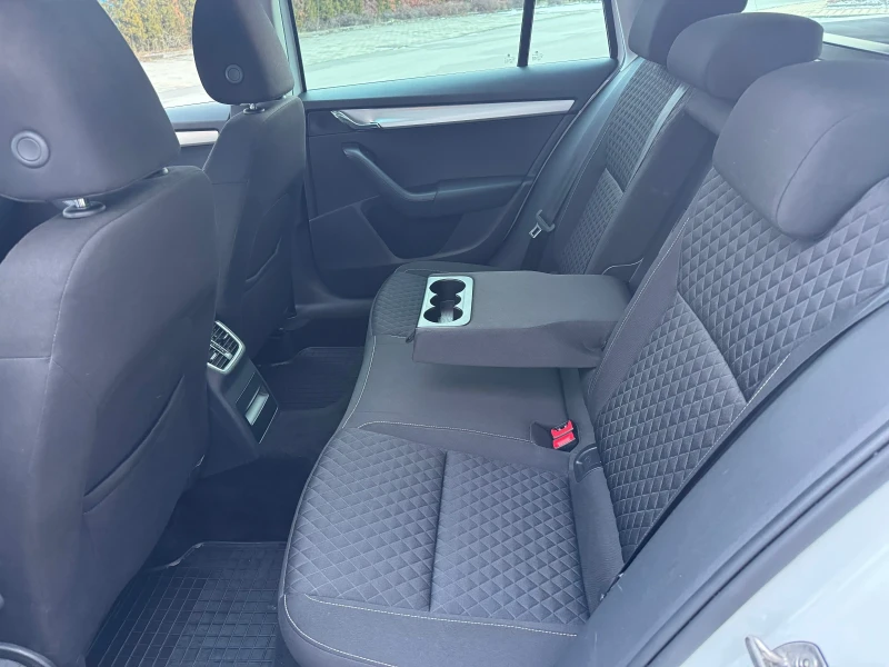 Skoda Octavia DISTRONIC PANORAMA Keyless Go FUL!!!, снимка 8 - Автомобили и джипове - 53091044