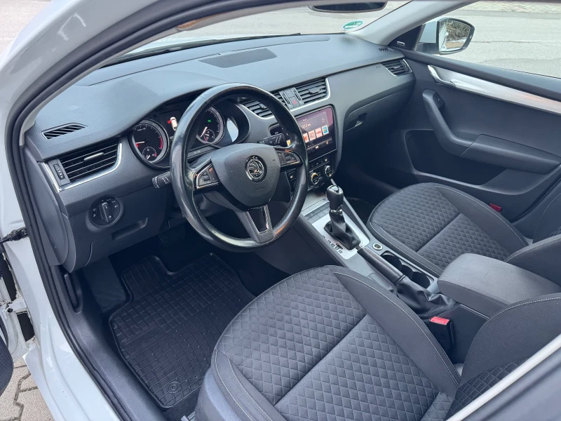 Skoda Octavia DISTRONIC PANORAMA Keyless Go FUL!!!, снимка 5 - Автомобили и джипове - 53091044