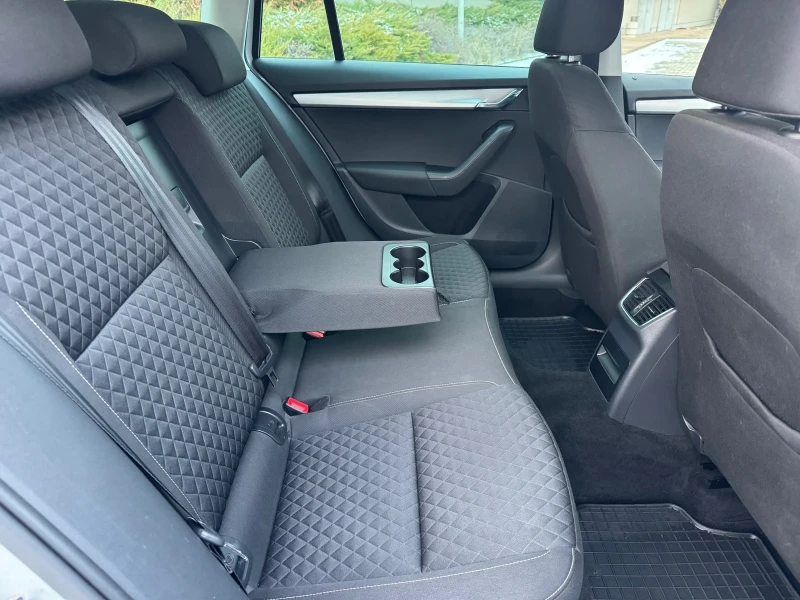 Skoda Octavia DISTRONIC PANORAMA Keyless Go FUL!!!, снимка 9 - Автомобили и джипове - 53091044