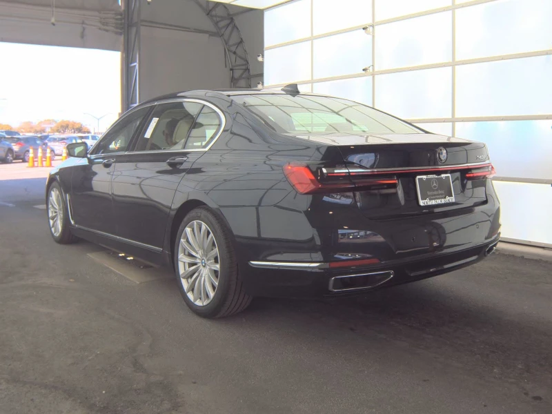 BMW 740 ДИГИТАЛНО* ТАБЛО* 360КАМЕРА* LANE* ASSIST* , снимка 4 - Автомобили и джипове - 53572444
