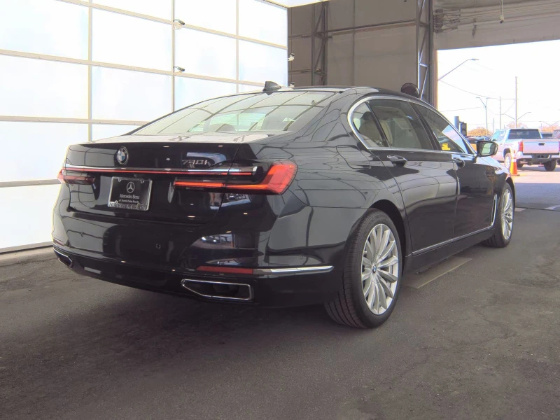 BMW 740 ДИГИТАЛНО* ТАБЛО* 360КАМЕРА* LANE* ASSIST* , снимка 2 - Автомобили и джипове - 53572444