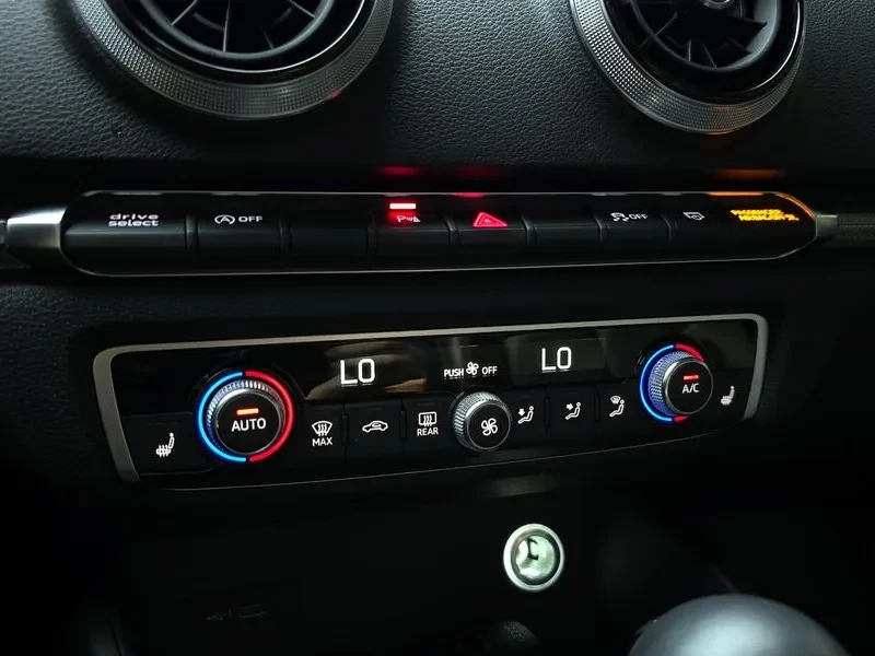 Audi A3 A3 40 Tfsi 8V, снимка 16 - Автомобили и джипове - 54989514