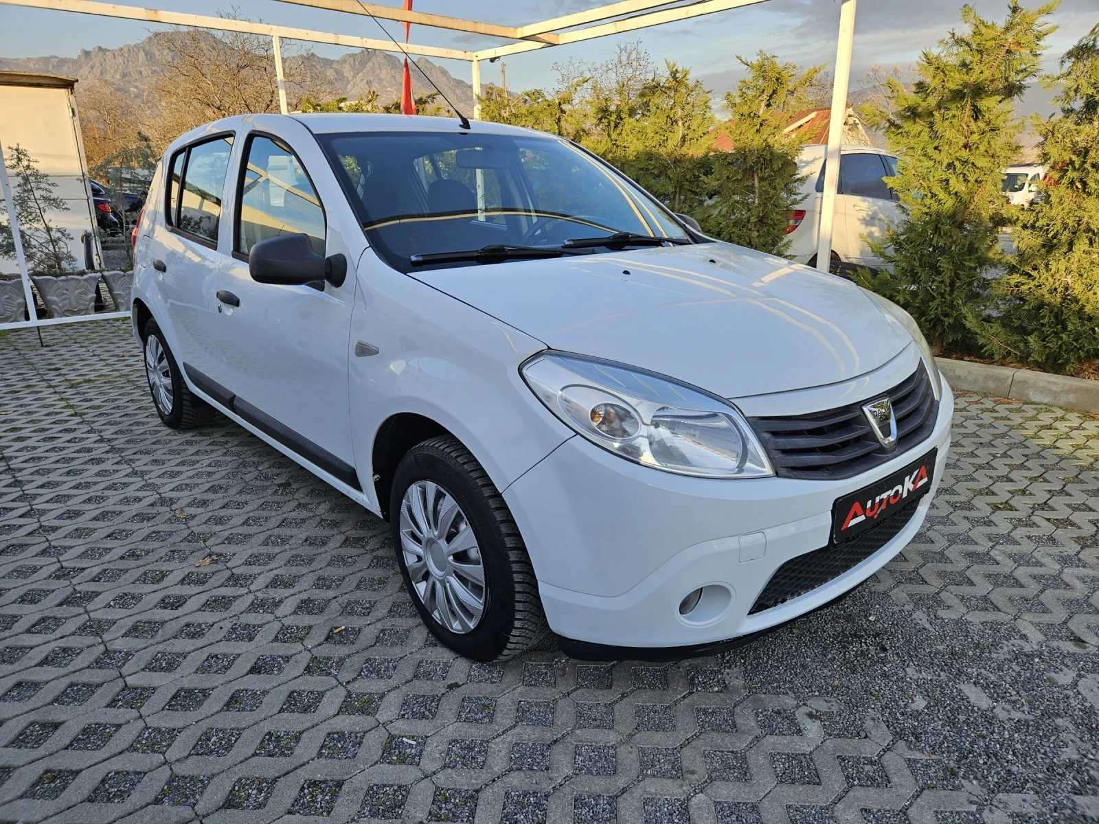 Dacia Sandero 1.4i-75кс= ФАБРИЧНА ГАЗ= КЛИМАТИК - изображение 2