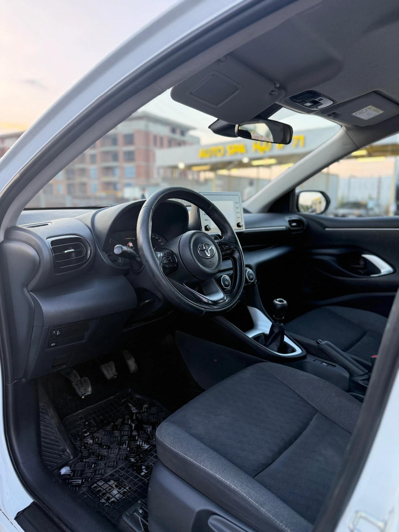 Toyota Yaris  - изображение 4