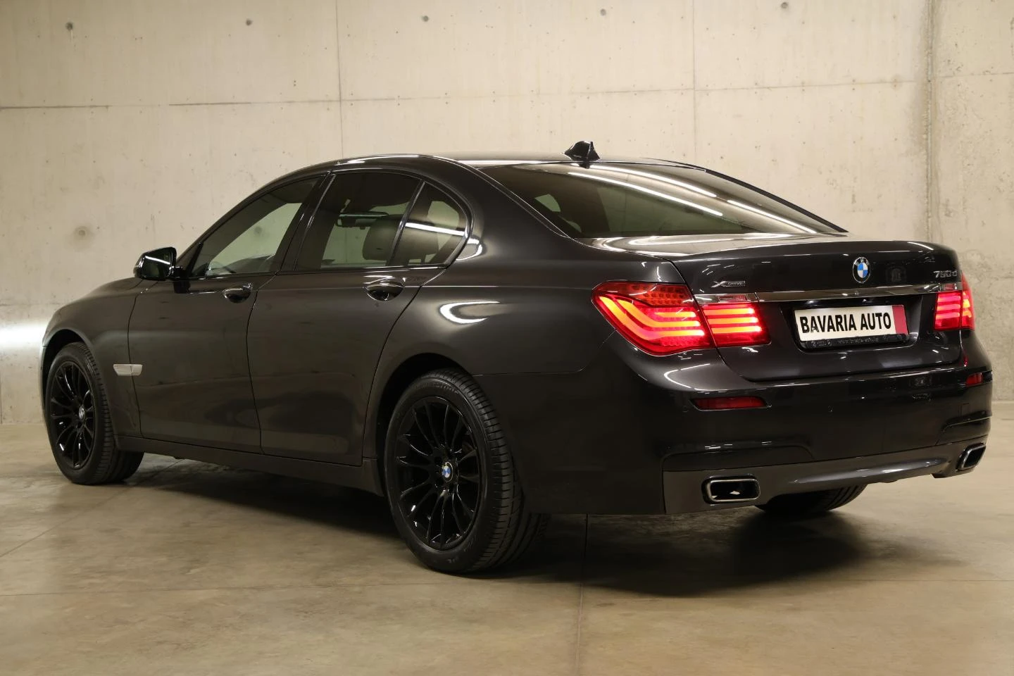 BMW 750 xDrive M Sport Paket - изображение 2