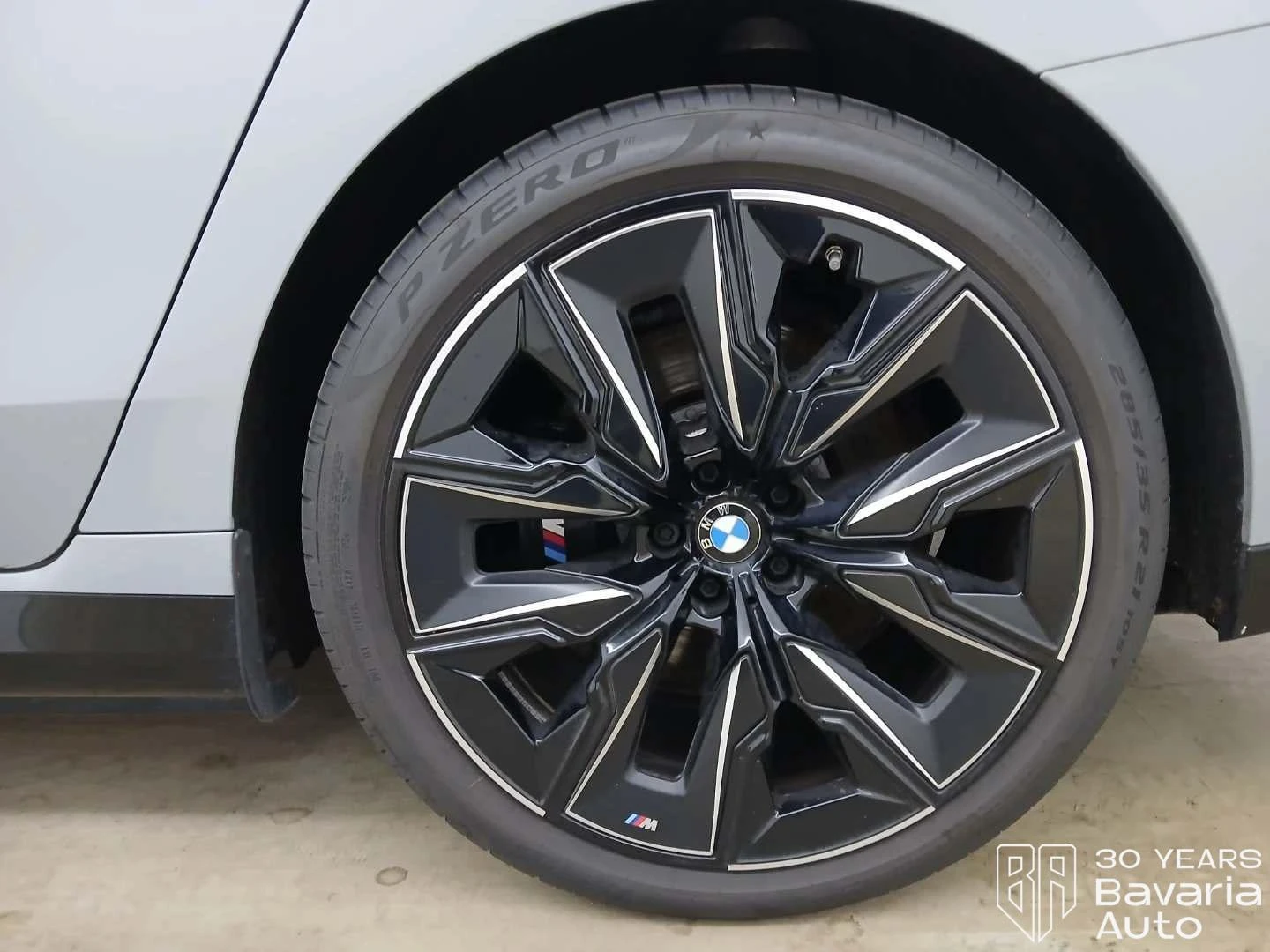 BMW i7 60 xDrive M Sport Paket | Mobile.bg   16