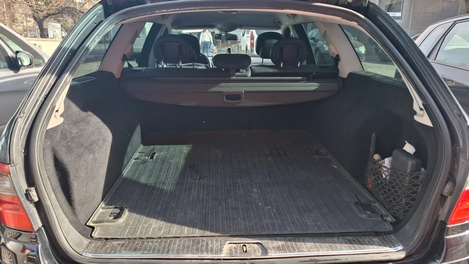 Mercedes-Benz E 200, снимка 11 - Автомобили и джипове - 53977402