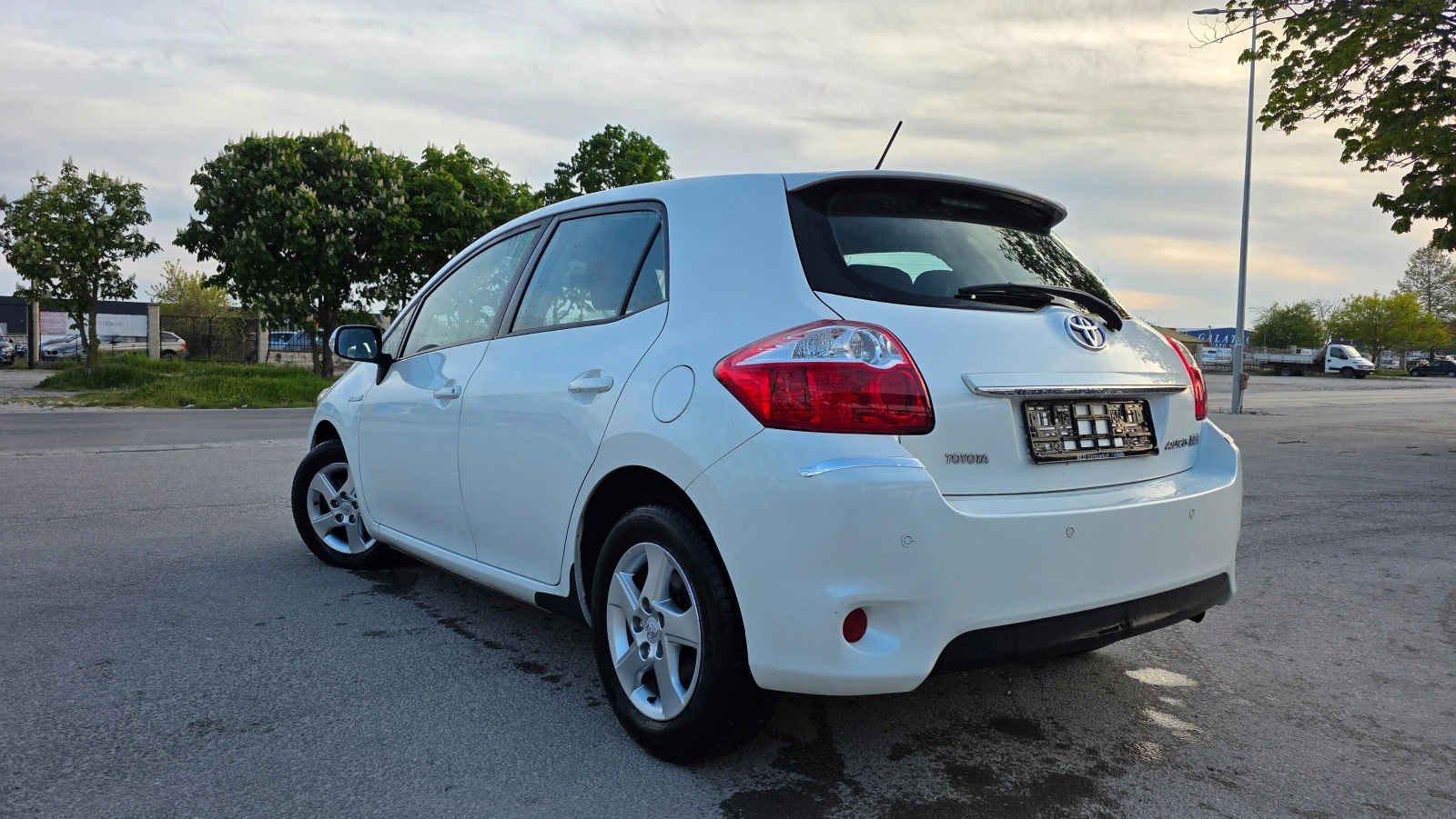 Toyota Auris 106000km/УНИКАЛНА, снимка 2 - Автомобили и джипове - 54458952