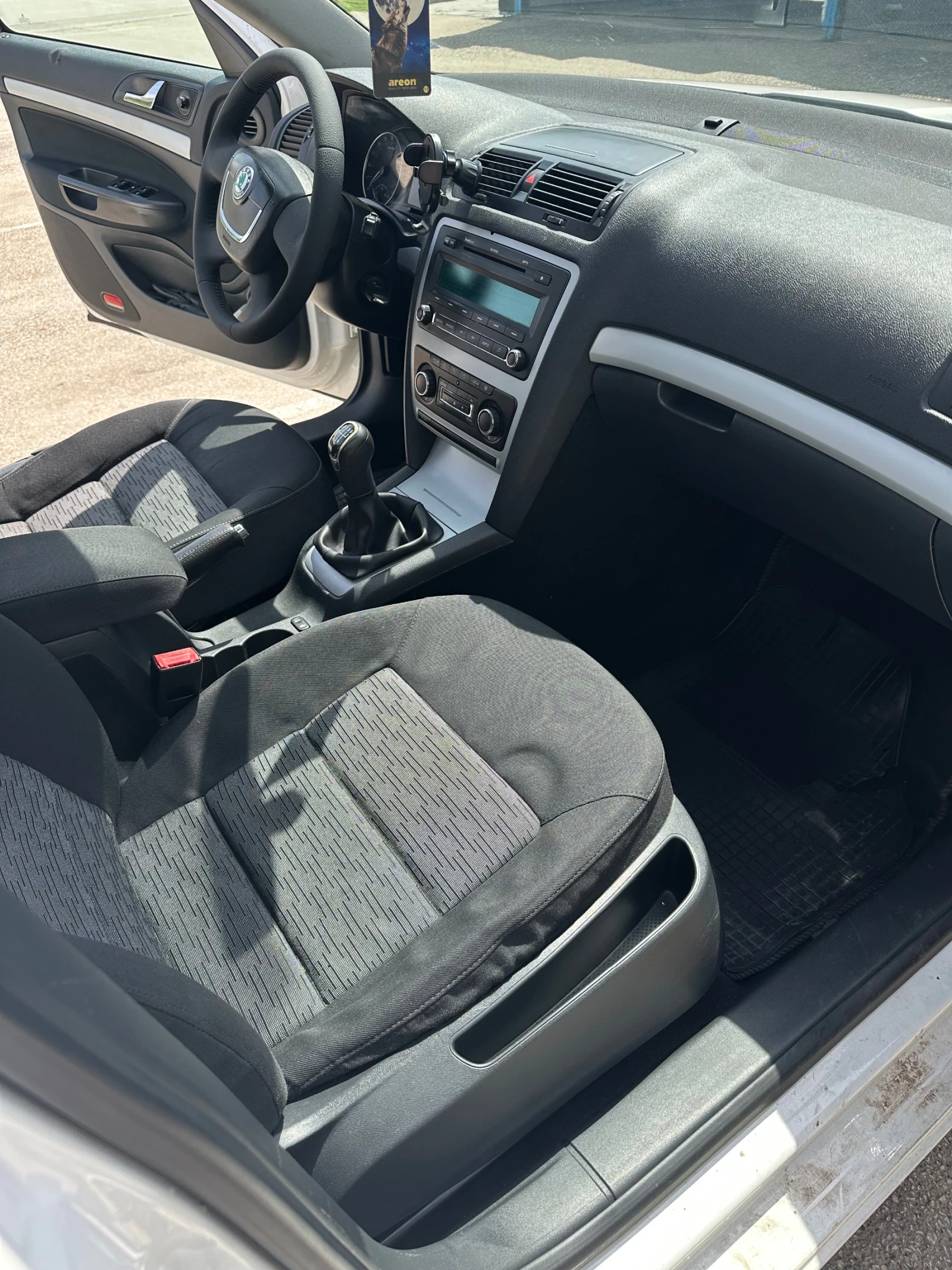 Skoda Octavia 1.6TDI, снимка 3 - Автомобили и джипове - 54632462