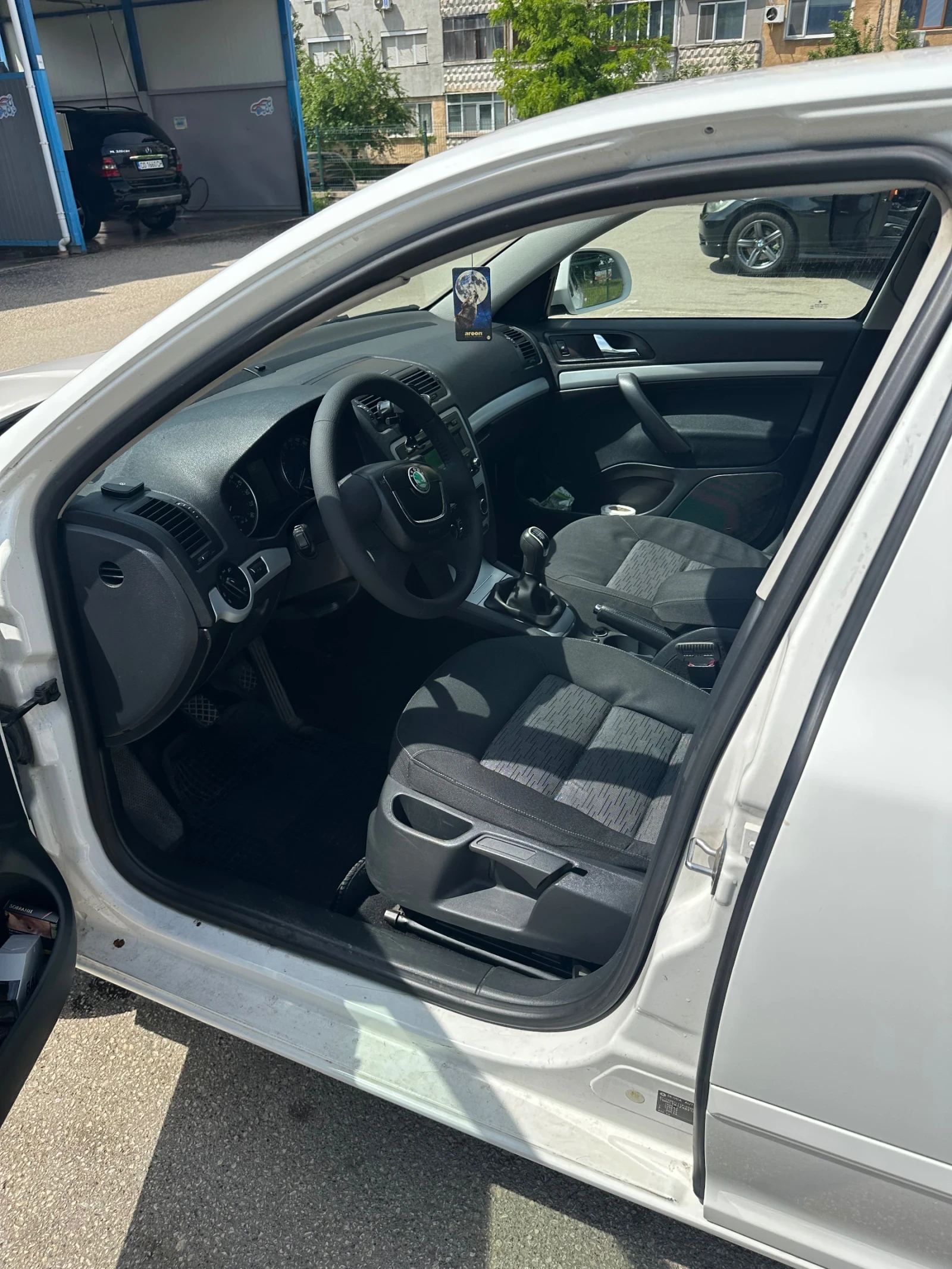 Skoda Octavia 1.6TDI, снимка 7 - Автомобили и джипове - 54632462