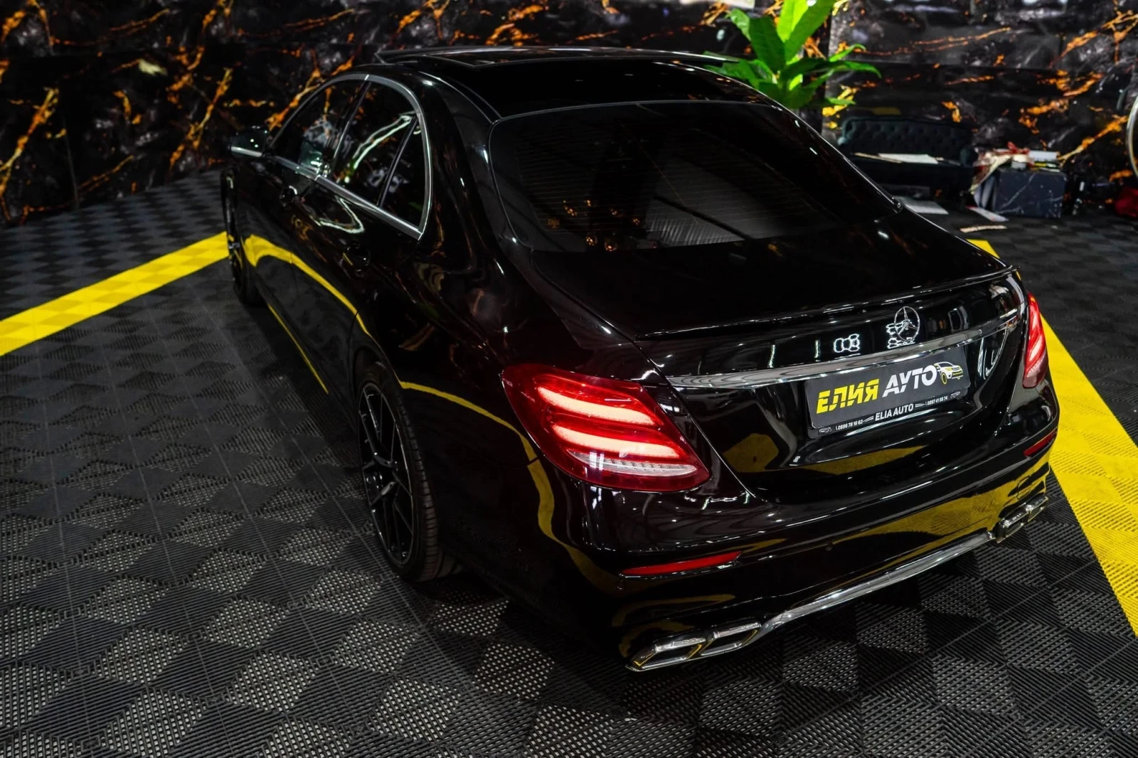 Mercedes-Benz E 220 D FULL AMG LINE LED ПАНО BURM 3XTV ЛИЗИНГ 100%, снимка 7 - Автомобили и джипове - 54818655