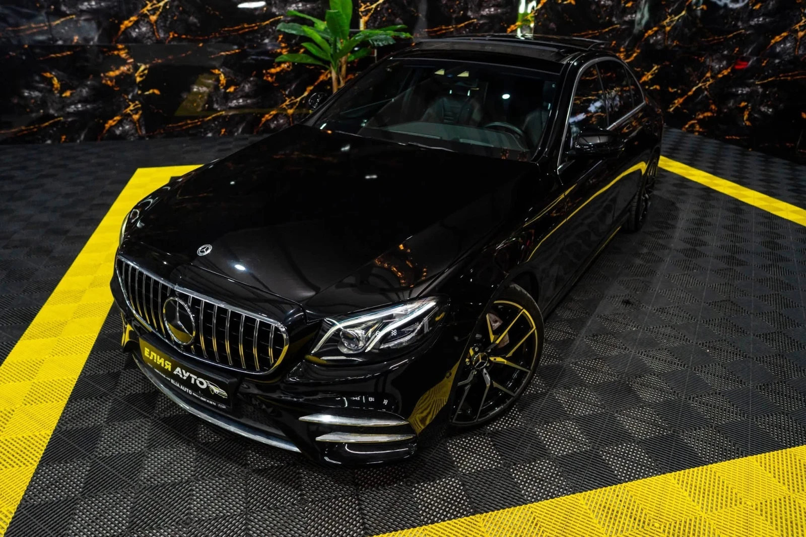 Mercedes-Benz E 220 D FULL AMG LINE LED ПАНО BURM 3XTV ЛИЗИНГ 100%, снимка 5 - Автомобили и джипове - 54818655