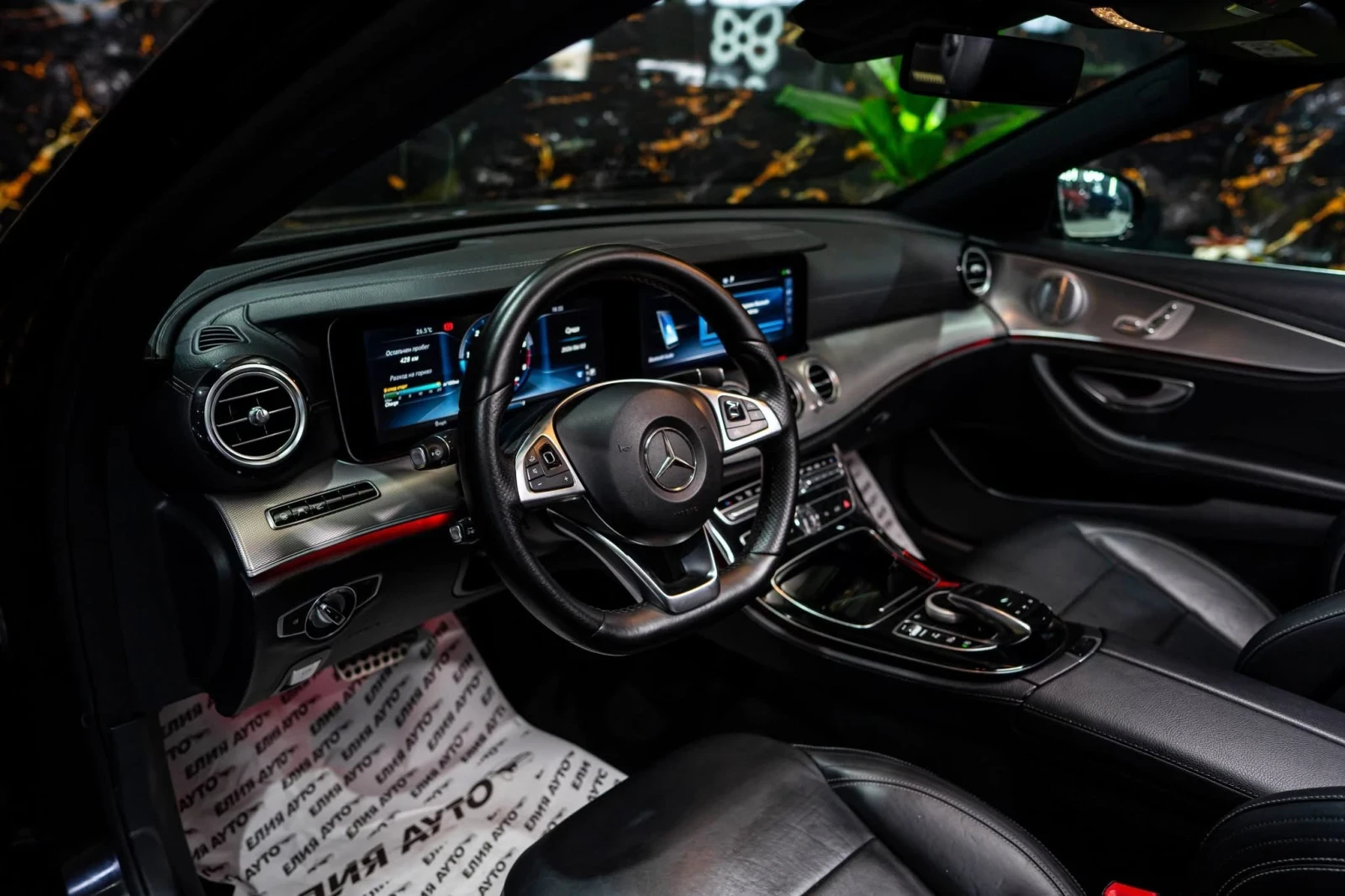 Mercedes-Benz E 220 D FULL AMG LINE LED ПАНО BURM 3XTV ЛИЗИНГ 100%, снимка 12 - Автомобили и джипове - 54818655