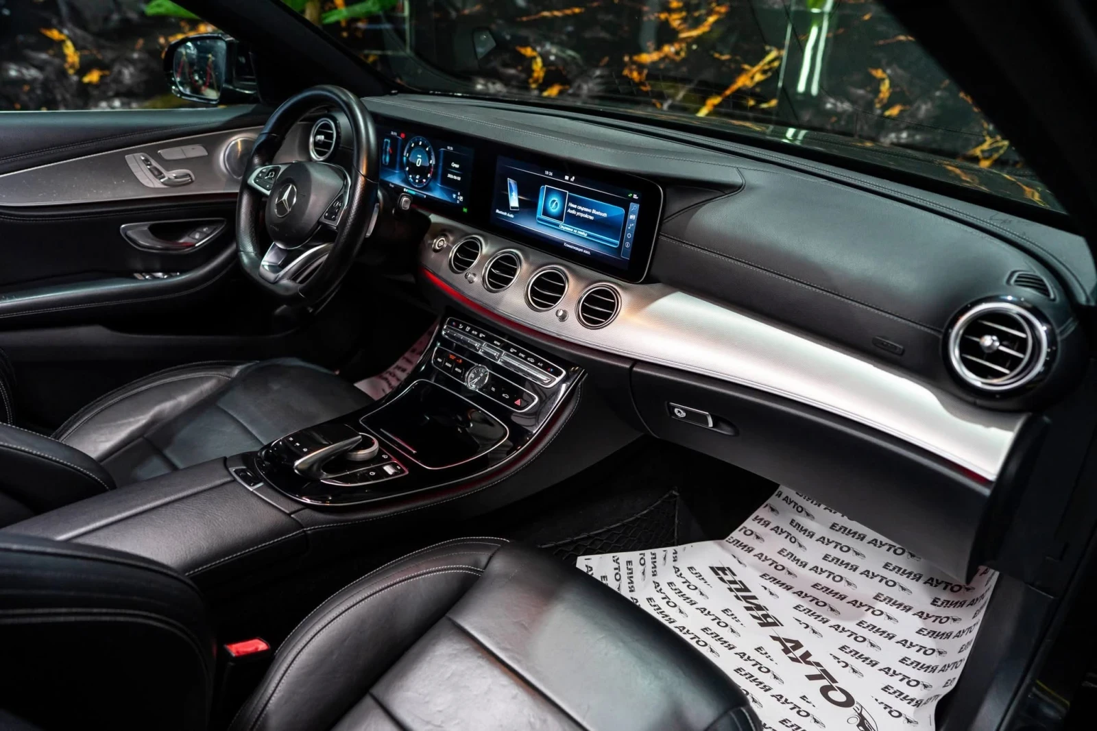 Mercedes-Benz E 220 D FULL AMG LINE LED ПАНО BURM 3XTV ЛИЗИНГ 100%, снимка 13 - Автомобили и джипове - 54818655