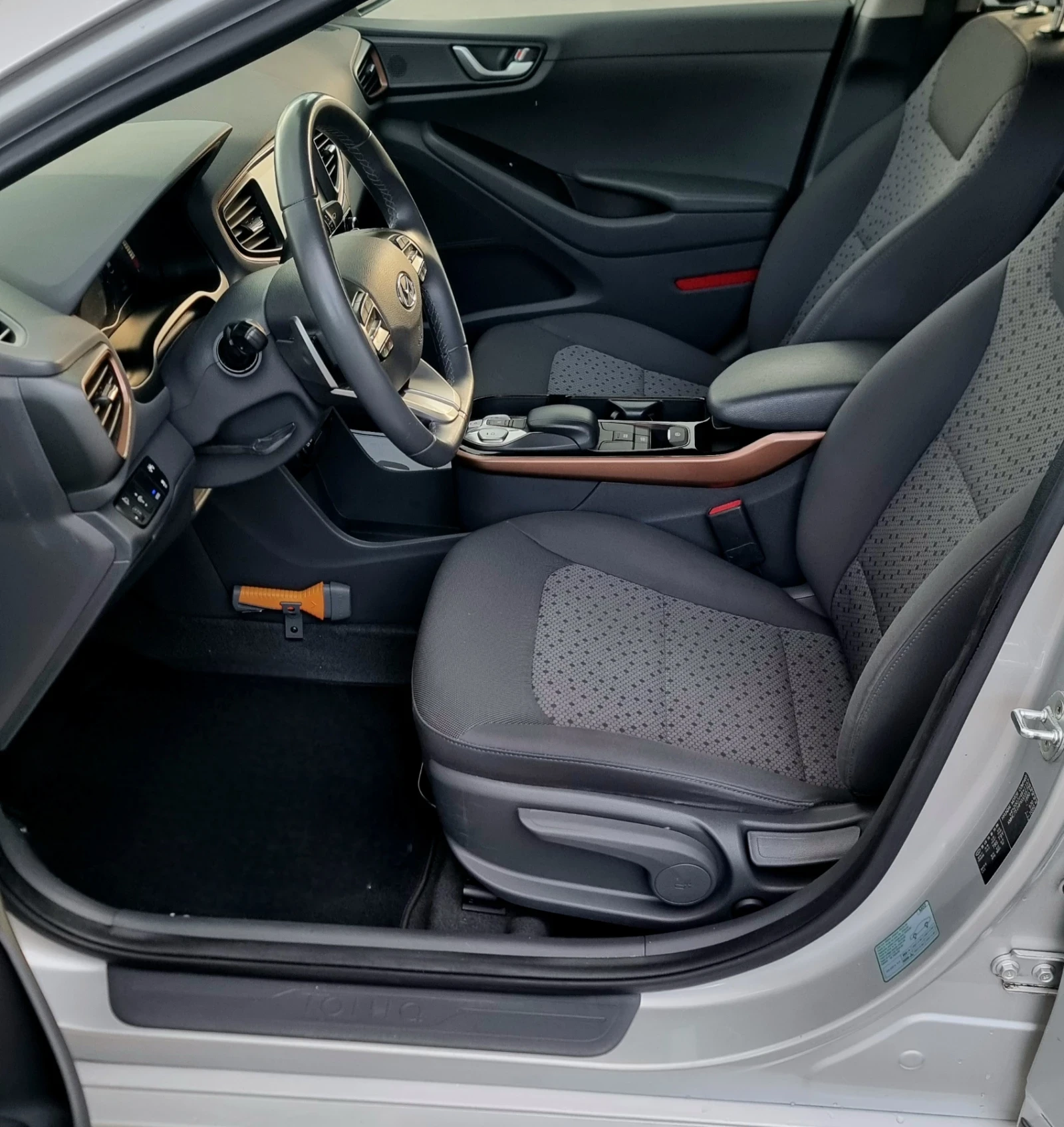 Hyundai Ioniq 99.9% SOH 38 kWh Comfort Electric, снимка 11 - Автомобили и джипове - 54948405