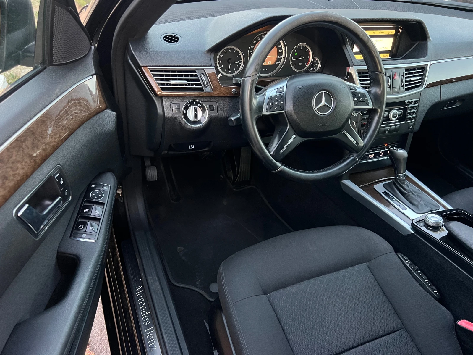 Mercedes-Benz E 220 E63AMG-PAKET/FACE/LED/NAVI/MASAJ/PODGREV/UNIKAT, снимка 10 - Автомобили и джипове - 55815469